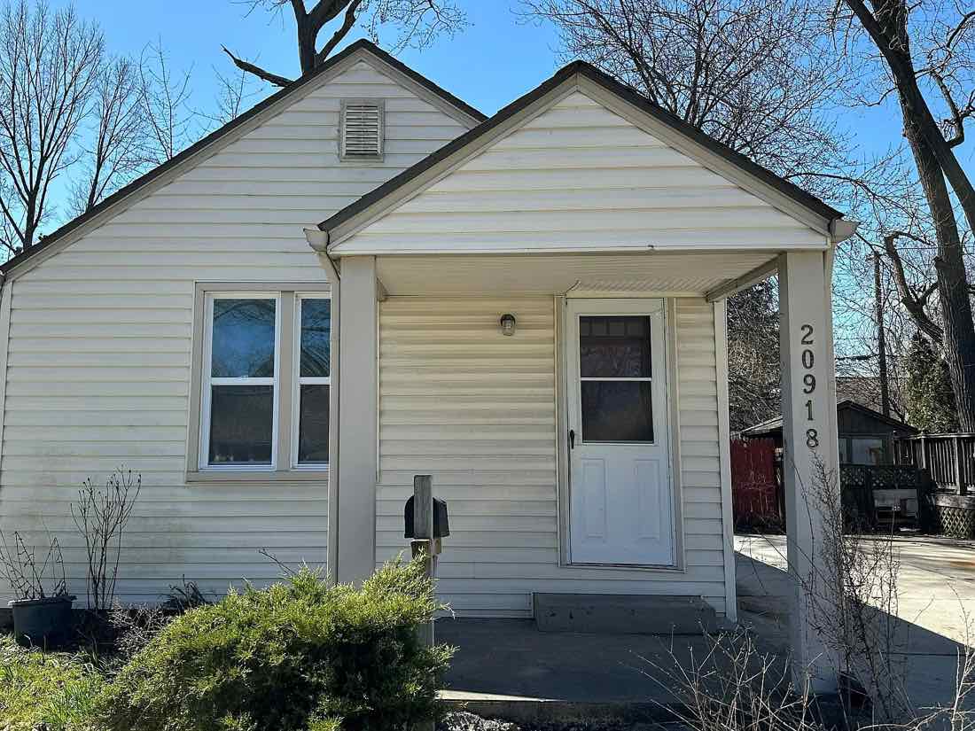 20918 front of house